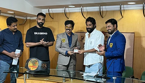 ആന്റണി വർഗീസ് പെപ്പെ ഇനി പ്രൊഫഷണൽ ബോക്സർ, ലൈസൻസ് സമ്മാനിച്ച് കേരള ബോക്സിങ് കൗൺസിൽ