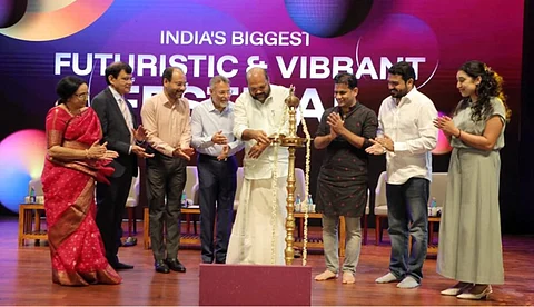 സമ്മിറ്റ് ഓഫ് ഫ്യൂച്ചര് 2025ന് തുടക്കം; ആദ്യ ദിവസം ശശി തരൂരും ടോം ജോസും അടക്കമുള്ളവര്, അര്മാന് മാലിക്കിന്റെ ലൈവ് ഷോ