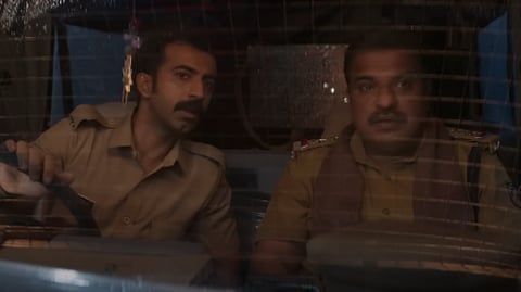 ''എനിക്കറിയാം എന്ത് ചെയ്യണമെന്ന്'',
പൊലീസുകാരായി ദിലീഷ് പോത്തനും റോഷന് മാത്യുവും; ഷാഹി കബീര് ചിത്രം 'റോന്ത്' ട്രെയിലര്