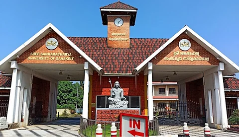 കാലടി സംവരണ അട്ടിമറി; പരാതിക്കാരിക്ക് പിഎച്ച്ഡി പ്രവേശനം നല്കണമെന്ന് ഹൈക്കോടതി, സംഭവിച്ചതെന്ത്?