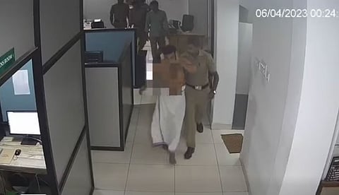 യൂത്ത് കോണ്ഗ്രസ് നേതാവിനെ പൊലീസ് മര്ദ്ദിക്കുന്ന സിസിടിവി ദൃശ്യങ്ങള് പുറത്ത്, വീഡിയോക്കായി വിവരാവകാശ പോരാട്ടം; സംഭവിച്ചതെന്ത്?