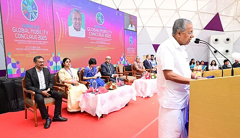 ലോക്സഭാ മണ്ഡലങ്ങളിൽ പാസ്പോര്ട്ട് സേവാകേന്ദ്രങ്ങള്; വിദേശ റിക്രൂട്ട്മെന്റില് മൊബൈൽ കോണ്ക്ലേവ് മുഖ്യമന്ത്രി ഉദ്ഘാടനം ചെയ്തു