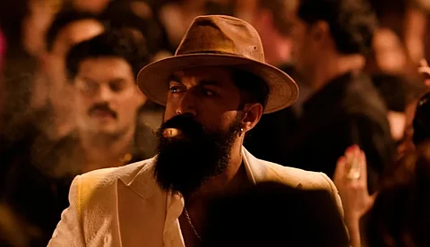 അഭ്യൂഹങ്ങൾ നിർത്തൂ! 'ടോക്സിക്' 2026 മാർച്ച് 19ന്; വ്യാജ വാർത്തകളിൽ നിർമാതാവിന്റെ വിശദീകരണം