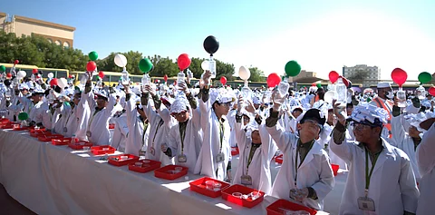 ശാസ്ത്രജ്ഞരായി 5035 വിദ്യാർത്ഥികള്, സ്കൂളിന് സ്വന്തമായത് ഒന്പതാം ഗിന്നസ് വേള്ഡ് റെക്കോർഡ്