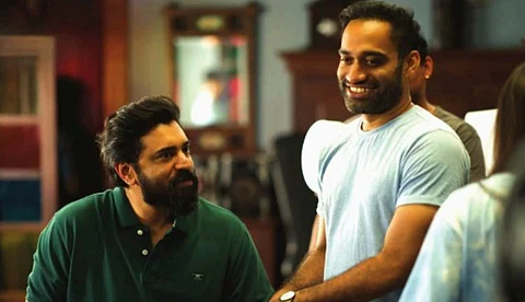 ‘ഷൂട്ടിങിന് വിളിച്ച് ഇവന്മാര് സമയം തീർത്താൽ വിടത്തുമില്ല’; ഫുൾ ഫൺ വൈബിൽ നിവിൻ, 'സർവ്വം മായ' മേക്കിങ് വീഡിയോ