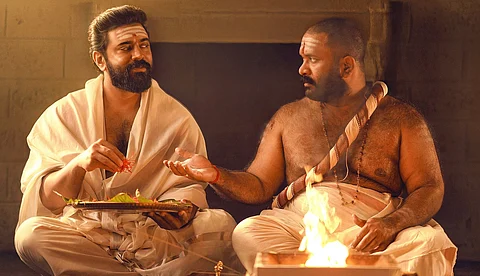 നിവിൻ അടിച്ചു മോനെ... മികച്ച പ്രതികരണവുമായി സർവ്വം മായ