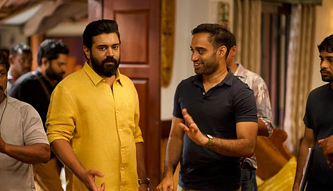 ലാൽ സാറിനെ പോലെ അനായാസമായി ഹ്യൂമർ ചെയ്യാൻ കഴിയുന്ന നടൻ, നിവിൻ ഒരു അണ്ടർറേറ്റഡ് ആക്ടറാണ്: അഖിൽ സത്യൻ