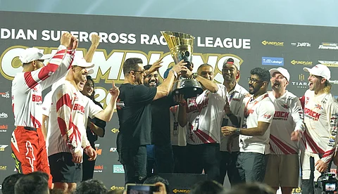 പൊളിച്ചടുക്കി ടീം ബിഗ്റോക്ക് മോട്ടോര്സ്പോര്ട്സ്; ISRL സീസണ് 2 ചാംപ്യന്, കിരീടം സമ്മാനിച്ച് സല്മാന് ഖാന്
