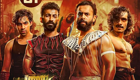 പിള്ളേര് ബോക്സ് ഓഫീസ് അടിച്ചൊതുക്കി; 'ചത്താ പച്ച'ആദ്യ ദിന ആഗോള ഗ്രോസ് 7 കോടി