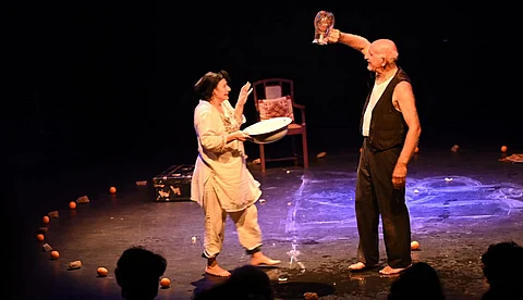 അത് അഭിനയമായിരുന്നില്ല, പ്രേക്ഷകനെ പൊള്ളിച്ച കണ്ണുനീരായിരുന്നു; 'ഓറഞ്ചസ് ആന്റ് സ്റ്റോണ്സ്' എന്ന പാലസ്തീന് നാടകാനുഭവം