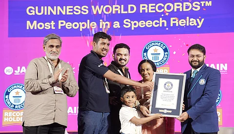 401 പേര് പങ്കെടുത്ത റിലേ സ്പീച്ച്; സമ്മിറ്റ് ഓഫ് ഫ്യൂച്ചറിന് ഗിന്നസ് റെക്കോഡ്