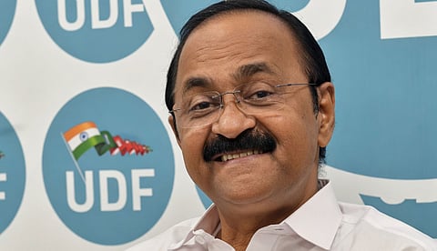 എന്തുകൊണ്ടാണ് കേരളം ആ രാഷ്ട്രീയ പുഞ്ചിരിയെ ഒരു ഇമോഷണല് മീം ആക്കി മാറ്റിയത്?