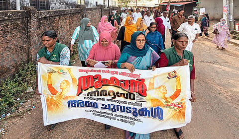 ‘തൂഫാൻ തദ്ദേശം’; ഇനി തെരുവിലിറങ്ങി പോരാടാൻ അമ്മമാരും