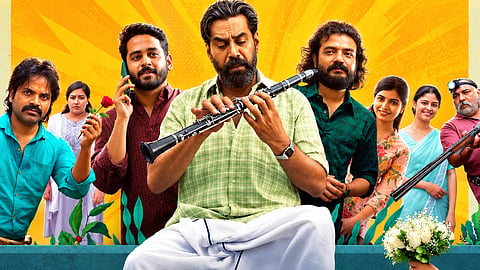 ബിജു മേനോന്റെ 'ഫാമിലി ഹീറോ'; അവറാച്ചന് കയ്യടിച്ച് പ്രേക്ഷകർ