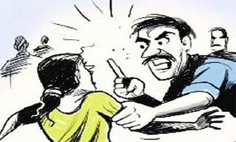 उत्तर प्रदेश: दलित महिला को ग्रामीणों के सामने मनबढ़ों ने किया निर्वस्त्र, छह आरोपियों पर मामला दर्ज