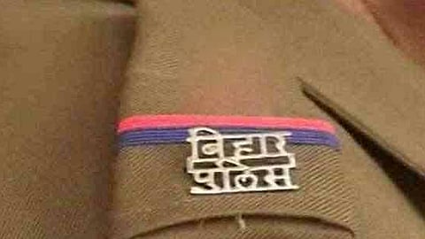 बिहार: होली में डीजे बजाने पर दलित समुदाय की महिला और बच्चों की पिटाई, न्याय के लिए धरने पर बैठे लोग