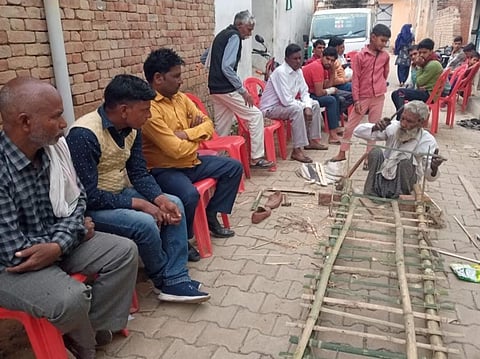 दलित महिला की मौत के बाद अर्थी तैयार करने के लिए बढ़ई ने मना किया, दलित समाज में रोष