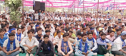 सामाजिक न्याय सम्मेलन में जुटे लोग