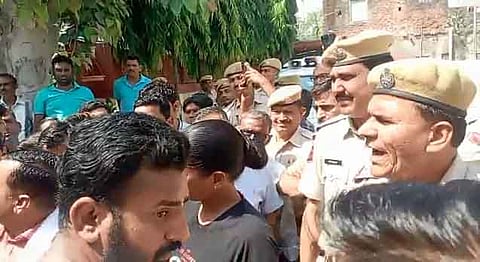 घटनास्थल पर मौजूद पुलिस बल