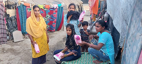 मूकनायक टीम की ओर से जागरूकता के साथ-साथ महिलाओं में बांटें गए सेनेटरी पैड