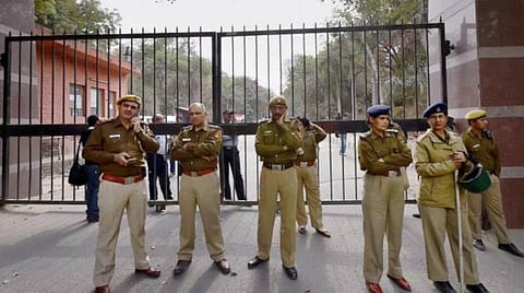 जेएनयू: छात्राओं के साथ छेड़छाड़, अपहरण के प्रयास के बाद कैंपस में बढ़ाई सुरक्षा और सख्ती