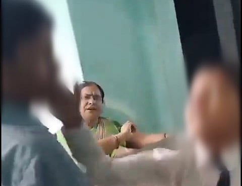 उत्तर प्रदेश: महिला शिक्षक ने मुस्लिम छात्र को सहपाठी छात्रों से पिटवाया, वीडियो वायरल होने के बाद मचा सियासी घमासान