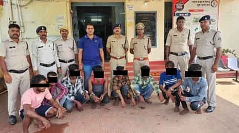 पुलिस द्वारा गिरफ्तार किए गए आरोपी