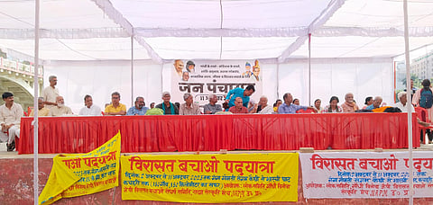 जनपंचायत में समाजवादी, गाँधीवादी और बनारस के बुद्धिजीवी संगठन के प्रतिनिधि शामिल हुए