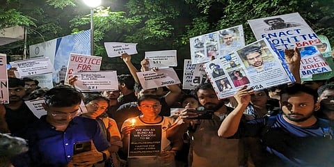 कैंपस के छात्रों का मानना है कि चार साल पुरानी जेईई रैंक महत्वहीन है, और भर्तीकर्ताओं को परिसर में और प्लेसमेंट परीक्षाओं में हाल के प्रदर्शन के आधार पर छात्रों का मूल्यांकन करना चाहिए।
