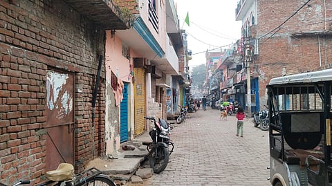 अकबरनगर में बनाई गई लगभग 22 लाख की इंटरलॉकिंग सड़क.