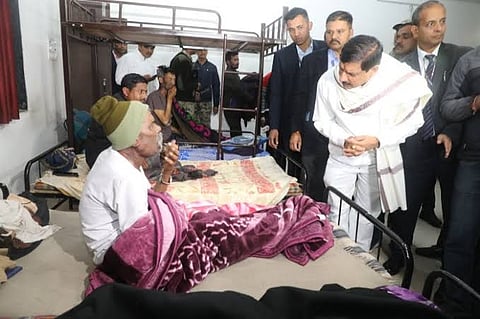 सीएम ने विश्रामालय और अस्पतालों के औचक निरीक्षण के बाद प्रशासन को रैन बसेरों की व्यवस्था को दुरुस्त करने के निर्देश दिए.