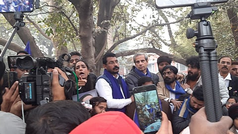 धरनास्थल पर भीम आर्मी प्रमुख चंद्र शेखर आज़ाद, डॉ. रितु सिंह
