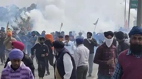 आंदोलन कर रहे किसान.