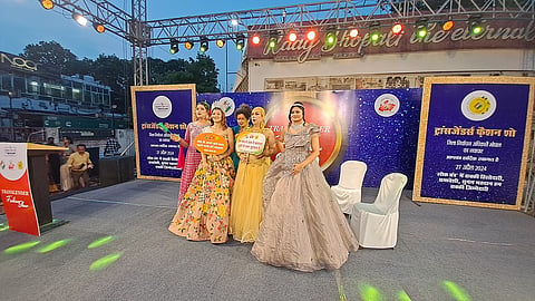 मतदाता जागरूकता बढ़ाने के लिए ट्रांसजेंडर्स का फैशन शो
