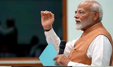 शपथ ग्रहण से पूर्व मंत्रिमंडल की बैठक के दौरान नरेंद्र मोदी