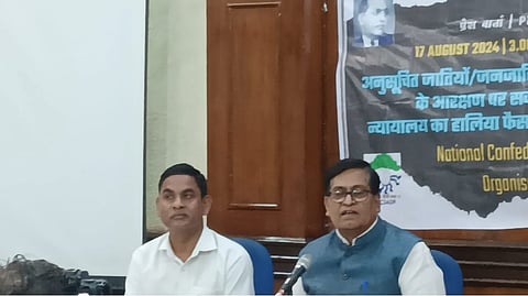 प्रेस कॉन्फ्रेंस को संबोधित करते हुए NACDAOR अध्यक्ष अशोक भारती
