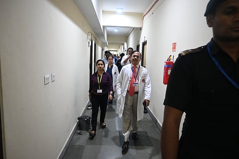 डॉ. गोपाल कृष्ण पाल के AIIMS गोरखपुर के कार्यकारी निदेशक हैं और इनके पास AIIMS पटना का अतिरिक्त चार्ज है.