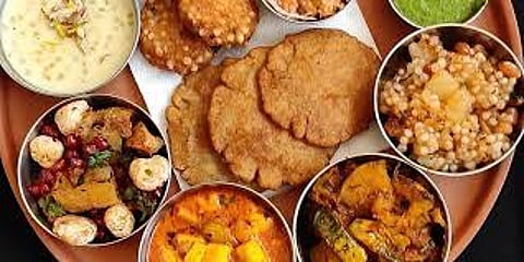 सुप्रीम कोर्ट कैंटीन ने नौ दिन के लिए केवल नवरात्रि-विशेष भोजन परोसने का फैसला किया है, जिसमें मांसाहारी भोजन, प्याज, लहसुन, दालें और अनाज शामिल नहीं हैं।