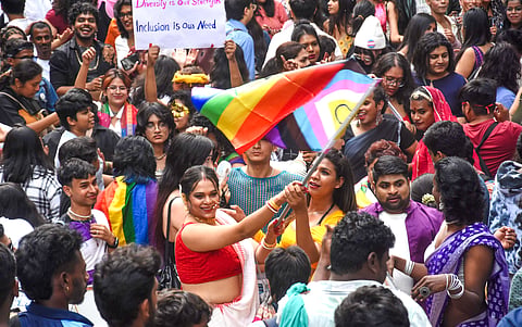 हाईकोर्ट ने कहा कि राज्य सरकार को यह सुनिश्चित करना होगा कि ट्रांसजेंडरों के मौलिक अधिकारों का हनन न हो। कोर्ट ने कहा कि "आत्म-पहचान दया की वस्तु नहीं, बल्कि अधिकार है" और राज्य को ऐसी नीति बनानी चाहिए जो संवैधानिक मूल्यों को बनाए रखे।