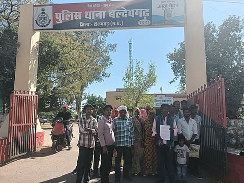 MP: टीकमगढ़ में तहसीलदार पर दलित व्यक्तियों के साथ मारपीट का आरोप, पीड़ितों ने SP से की शिकायत