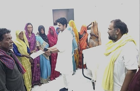 MP: पीएम आवास योजना में बजट की बाधा, अशोकनगर में 13 आदिवासी परिवारों के पक्के मकान अधूरे, आठ माह से अटकी दूसरी किश्त