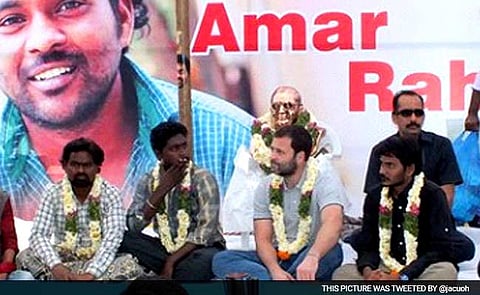रोहित वेमुला की मौत पर हैदराबाद में आयोजित विरोध प्रदर्शन में राहुल गांधी (फाइल फोटो NDTV )