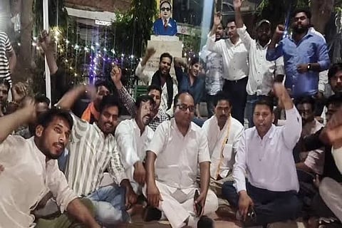 MP: अशोकनगर में डॉ. अंबेडकर की प्रतिमा से छेड़छाड़ पर हंगामा, बढ़ा आक्रोश – बसपा और कांग्रेस ने किया विरोध प्रदर्शन
