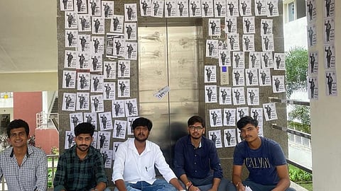 NSUI अंबेडकर के फ़ोटो चस्पा कर किया विरोध