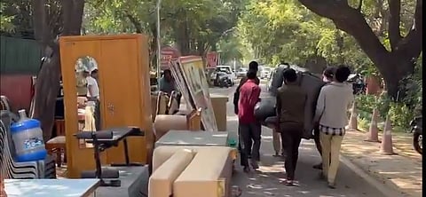 डॉ. उदित राज के घर से शुक्रवार को उनका सामान बाहर निकाल दिया गया।