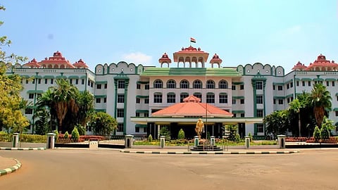 अदालत ने स्पष्ट किया कि सहमति से शुरू हुए रिश्ते के बाद में बिगड़ जाने पर उसे आपराधिक रूप नहीं दिया जा सकता।
