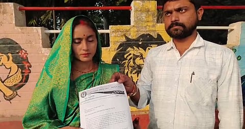 पंचायत रोजगार सहायक ने फर्जी हस्ताक्षर कर मजदूरों के पैसे निकाले, भाई-बहन सहित कई रिश्तेदारों के खाते में पैसे डाले! सरपंच ने की शिकायत