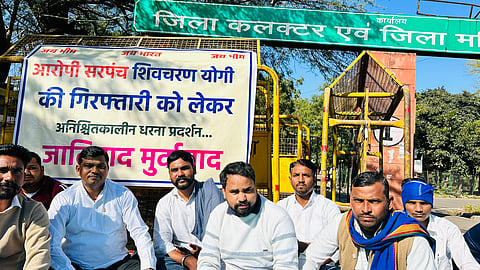 FIR दर्ज होने के बाद भी पुलिस की सुस्त कार्रवाई से नाराज भीम आर्मी ने 17 दिसंबर को दौसा जिला मुख्यालय पर धरना शुरू जिसके बाद दबाव बनने से आरोपी को गिरफ्तार किया गया।