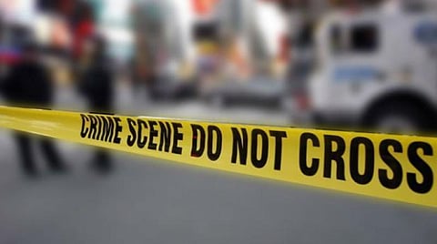 महिला की हत्या के बाद गुस्साए स्थानीय निवासियों और हिंदुत्ववादी कार्यकर्ताओं ने येल्लापुर थाने पर विरोध प्रदर्शन किया।