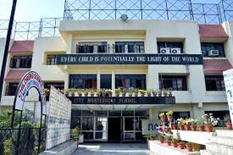 सिटी मांटेसरी स्कूल की 17 शाखाओं में आरटीई के तहत प्रवेश के लिए कुल 171 स्थान दिखाए गए हैं, जबकि इन शाखाओं में कुल स्थान 681 हैं।